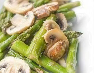 65. Espárragos Con Champiñones