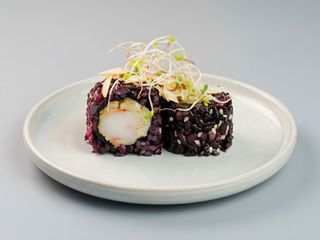 Uramaki arroz negro ebiten