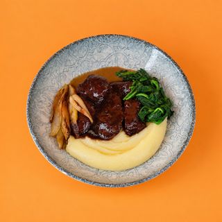 Chicken liver with mashed potatoes