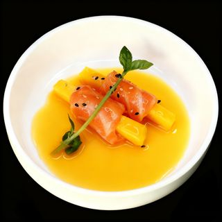 Rollito De Salmón Y Mango (2 Pzs.)