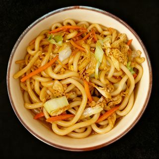 素乌冬 Udon Con Huevo Y Verdura
