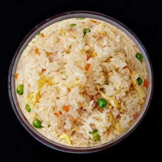 素炒饭 Arroz Con Huevo Y Verdura
