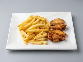 88G Alitas de Pollo con Patatas Fritas