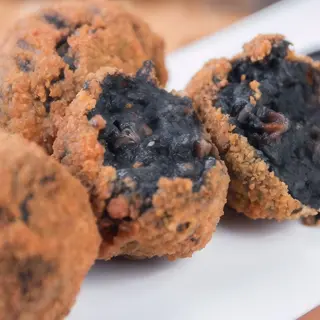1/2 ración Croquetas de Chipirón en su tinta