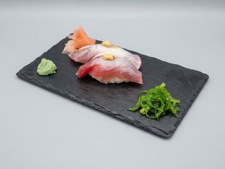 Nigiri De Atún Y Foie Flameado (2 Pzs.)