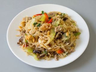 38. Fideo De Arroz Salteado
