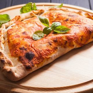 Pizza Calzone Vaticano