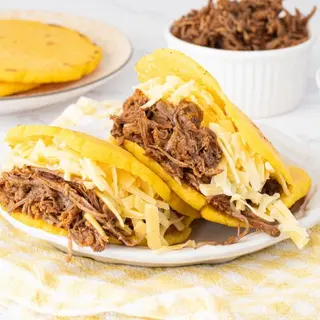 arepa con chicharron