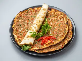 Lahmacun Con Queso (Pizza Turca)