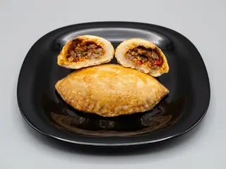 Empanadilla horneada de carne molida mixta (cerdo y ternera)