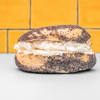 Bagel Con Queso Crema