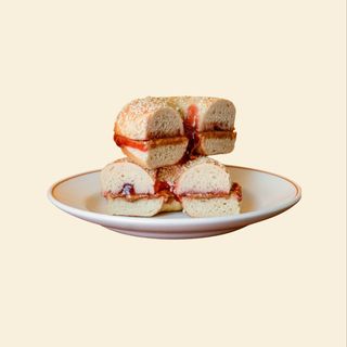 Bagel Con Peanut Butter & Jelly