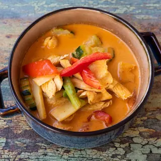 Gaeng Dan