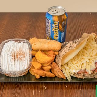 Arepa + Complemento + Bebida + Postre