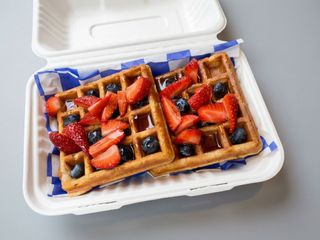 Gofres con mermelada de fresa
