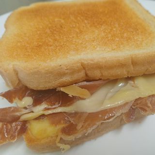 Sándwich serrano