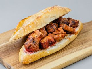 Bocadillo pinchitos de ternera 