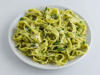 Tagliatelle con pesto