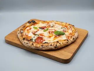 Pizza spianata (new) Roman style. 