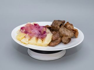 CARNE SALADA CON YUCA, RACIÓN.