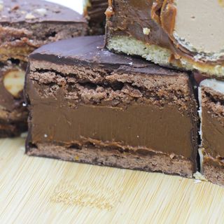 Alfajor bañado en chocolate negro