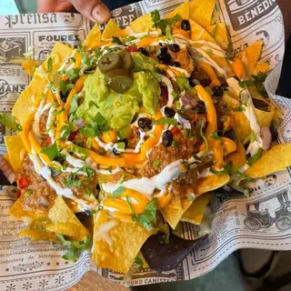 NACHOS RANCHEROS (BEEF)