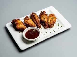 BBQ wings / Alitas BBQ (8 Uds.)