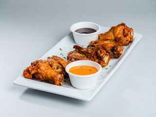 Buffalo wings / Alitas Búfalo (8 Uds.)