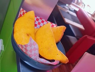 EMPANADAS VENEZOLANA XL Pollo y Queso