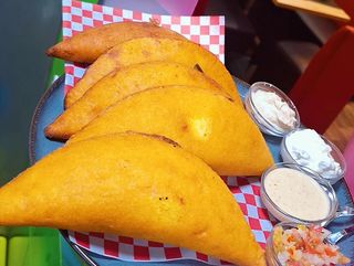 EMPANADAS VENEZOLANA XL  Jamón y queso