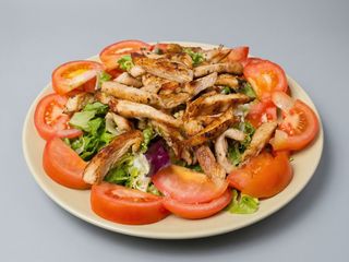 ENSALADA DE POLLO Y QUESO 