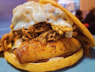 SUPER AREPA MIXTA VENEZOLANA