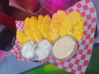 RACIÓN DE TOSTONES DE PLÁTANO MACHO