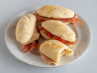 Pulga De Jamón Serrano
