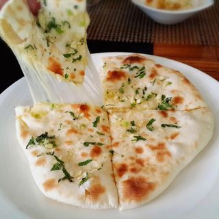 Cheese and Garlic naan