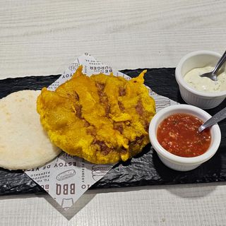 Torta de carne con arepa