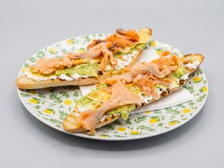2 Tostadas de Salmón