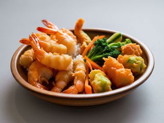 45. Tempura Mix De Langostinos Y Verduras