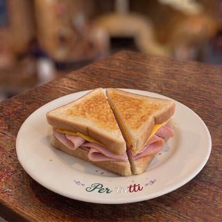 Sándwich Mixto Jamón y Queso