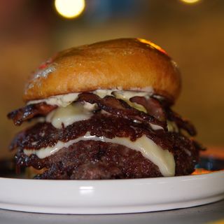 CREAM DREAM (burger del mes de Abril) + PATATAS + BEBIDA