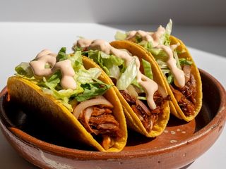 3 Tacos Crujientes de Cochinita Pibil