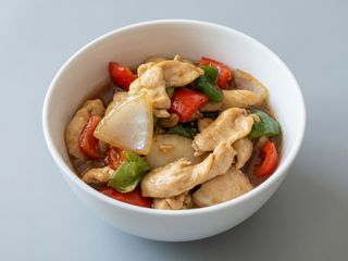 52. Pollo Con Salsa De Pimienta Negra