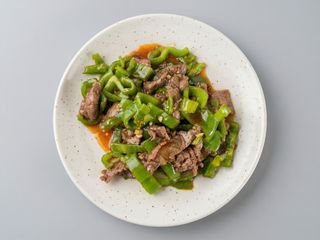 36. Ternera Con Pimientos Verdes