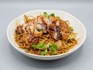 23c Yakisoba Con Pato Asado