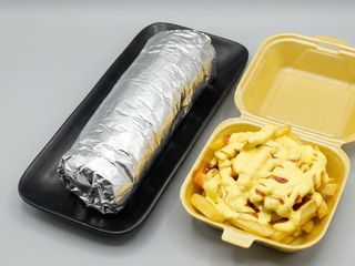 Menú De Durum  de pollo y verduras con salsas kebab