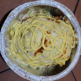 Patata asada gratinada de atún y salsa verduras