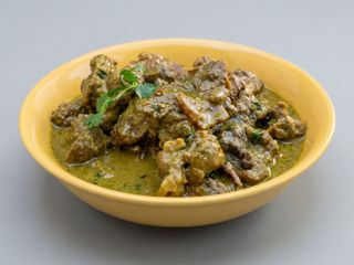 Ternera con salsa de curry verde tailandesa