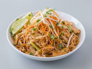 B2.Pad Thai Con Pollo