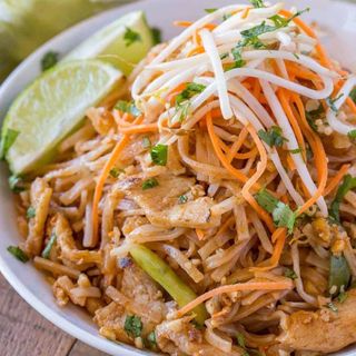 B2.Pad Thai Con Pollo...