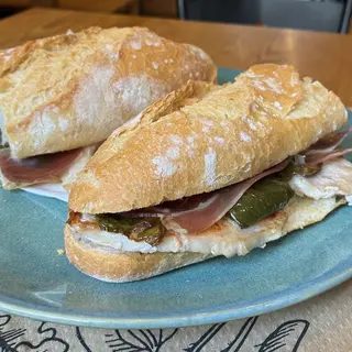 Bocadillo Serranito